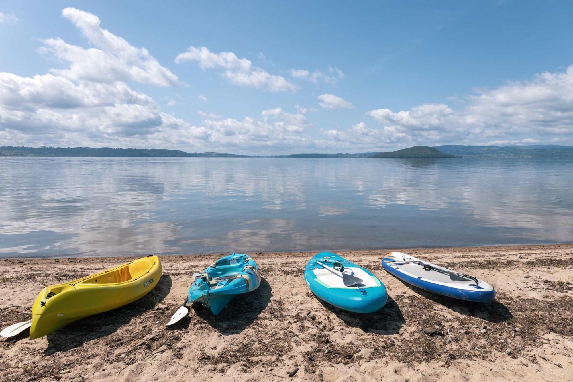 Jandals & Joy Lakefront Retreat ロトルア エクステリア 写真