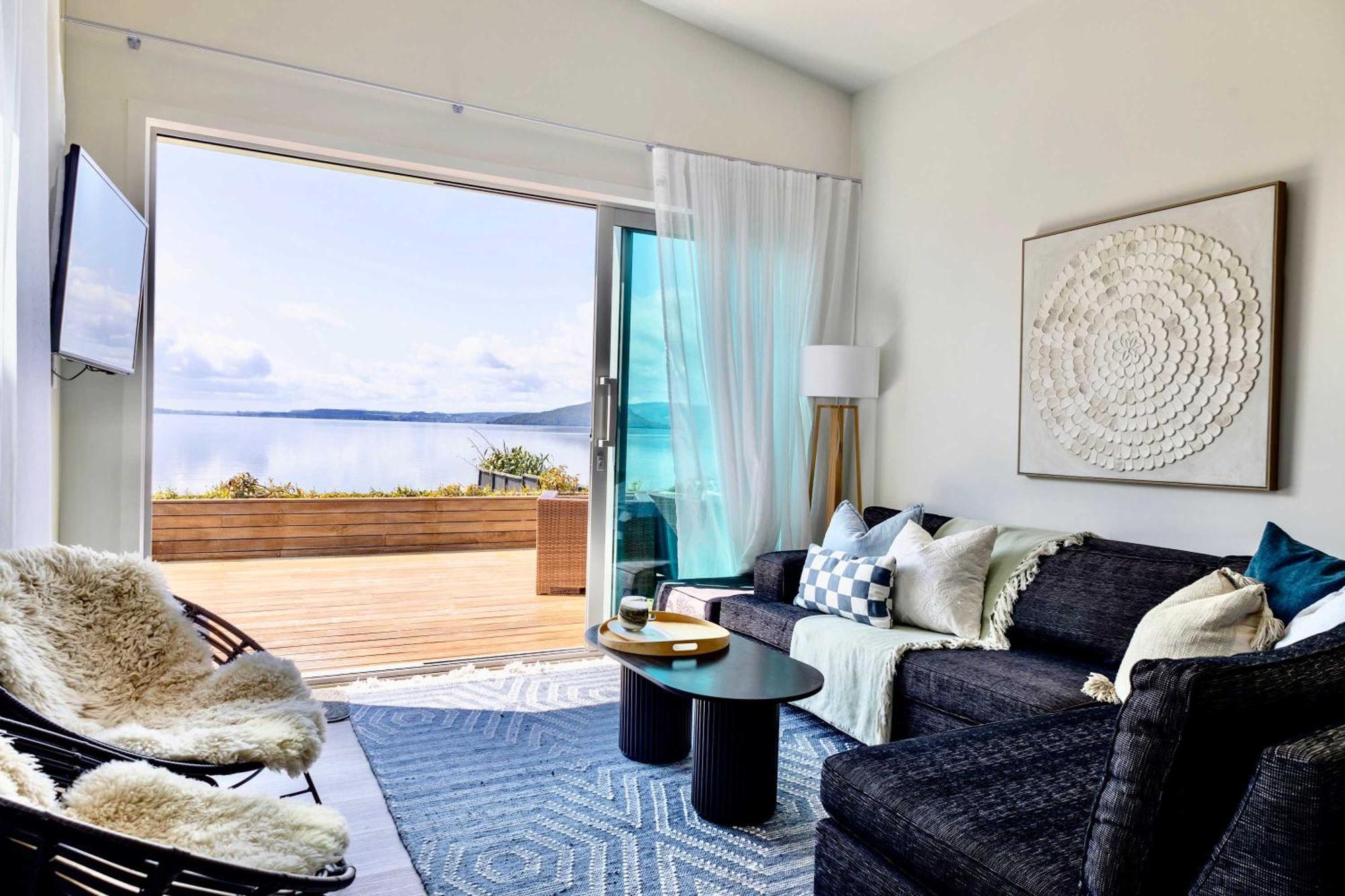 Jandals & Joy Lakefront Retreat ロトルア エクステリア 写真